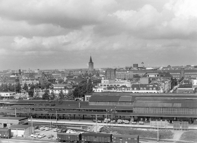 406596 Overzicht van het Centraal Station (N.S.-station Utrecht C.S.) vanaf het Beatrixgebouw van de Jaarbeurs ...